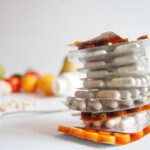 Grafico che confronta l'efficacia delle statine e della dieta vegetale sulla salute cardiovascolare.