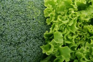 Spinaci e broccoli abbassano il colesterolo: quanta quantità serve al giorno