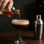 Cosa mettere davvero nel caffè shakerato? L’ingrediente segreto che fa la differenza