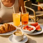 Colazione al bar d’estate: quali abbinamenti rinfrescanti conquistano i clienti?