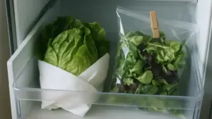 L’insalata dura tre giorni o una settimana: ecco da cosa dipende